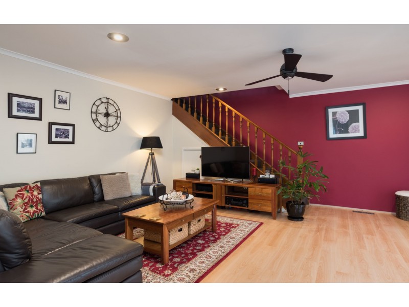 21 Meadowlark Lane, Mooroolbark VIC 3138