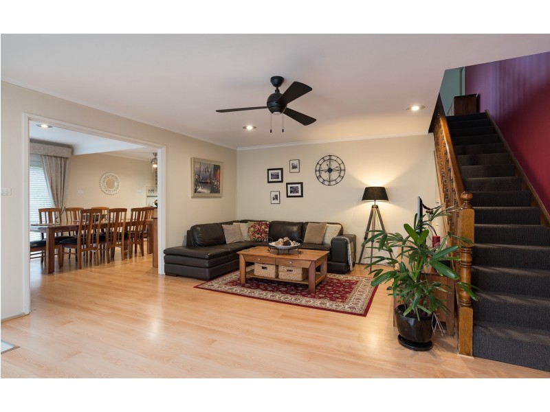 21 Meadowlark Lane, Mooroolbark VIC 3138