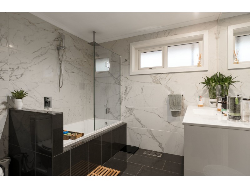 21 Meadowlark Lane, Mooroolbark VIC 3138