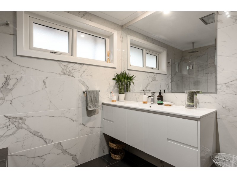 21 Meadowlark Lane, Mooroolbark VIC 3138