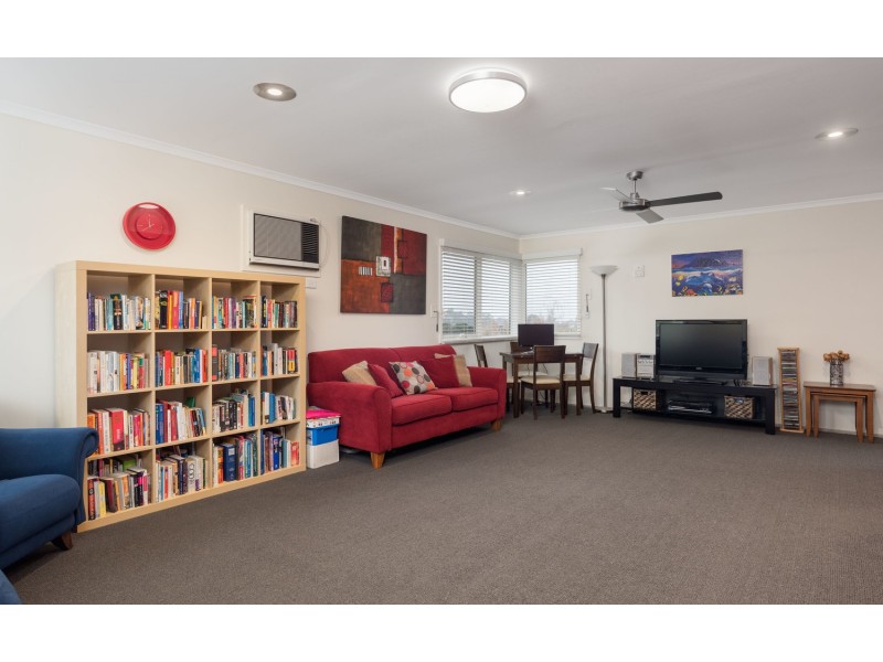 21 Meadowlark Lane, Mooroolbark VIC 3138
