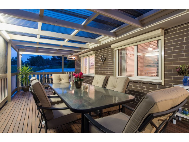 21 Meadowlark Lane, Mooroolbark VIC 3138