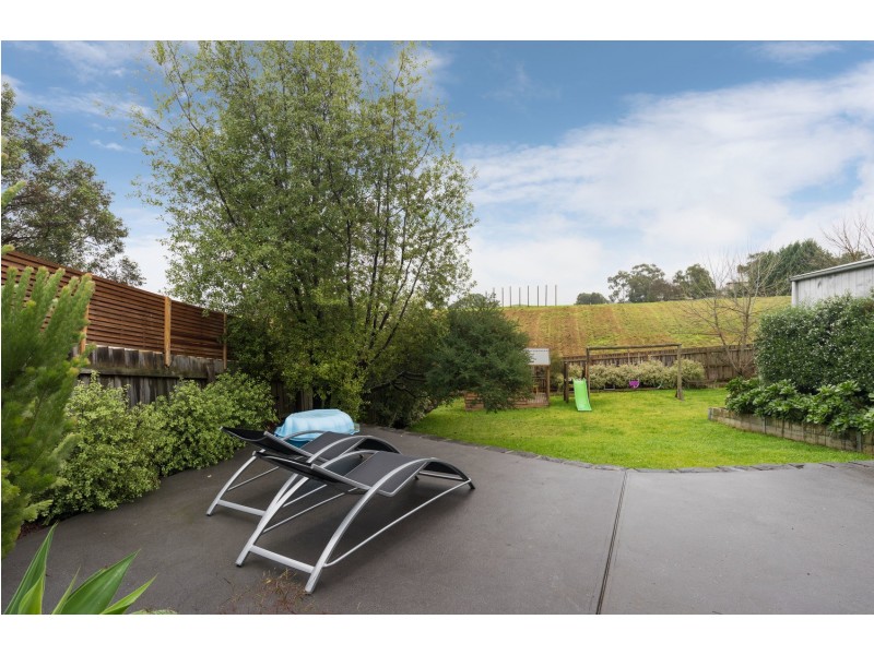 21 Meadowlark Lane, Mooroolbark VIC 3138