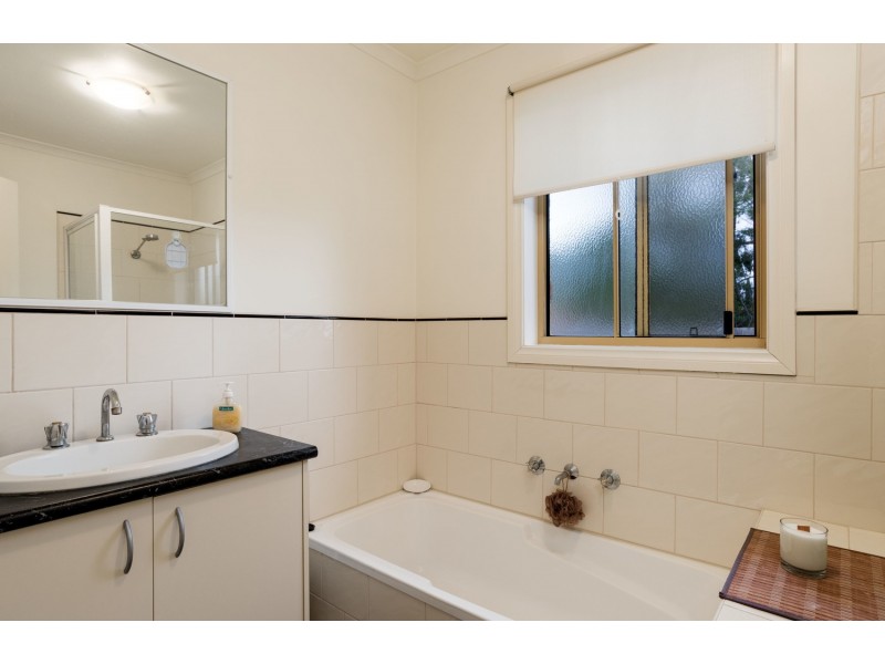 20a Dryden Concourse, Mooroolbark VIC 3138