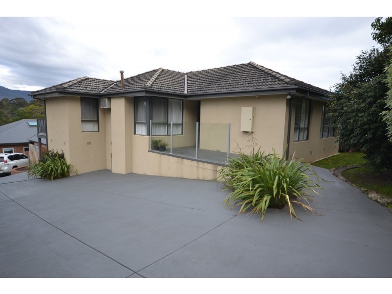 98 Winyard Drive, Mooroolbark VIC 3138