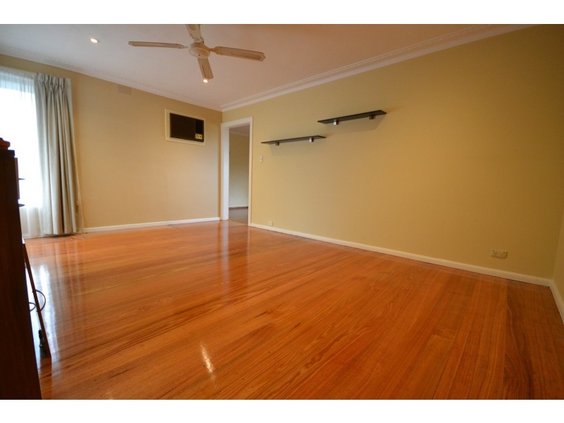 98 Winyard Drive, Mooroolbark VIC 3138