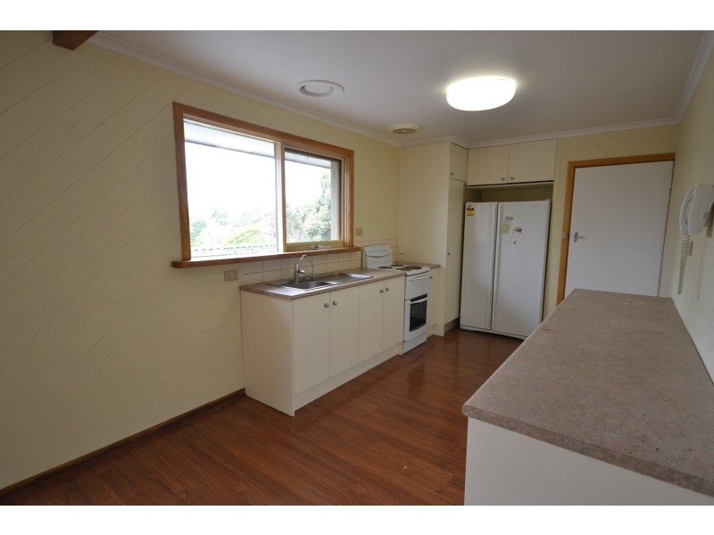 98 Winyard Drive, Mooroolbark VIC 3138