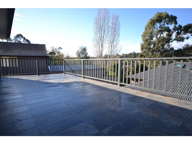 98 Winyard Drive, Mooroolbark VIC 3138