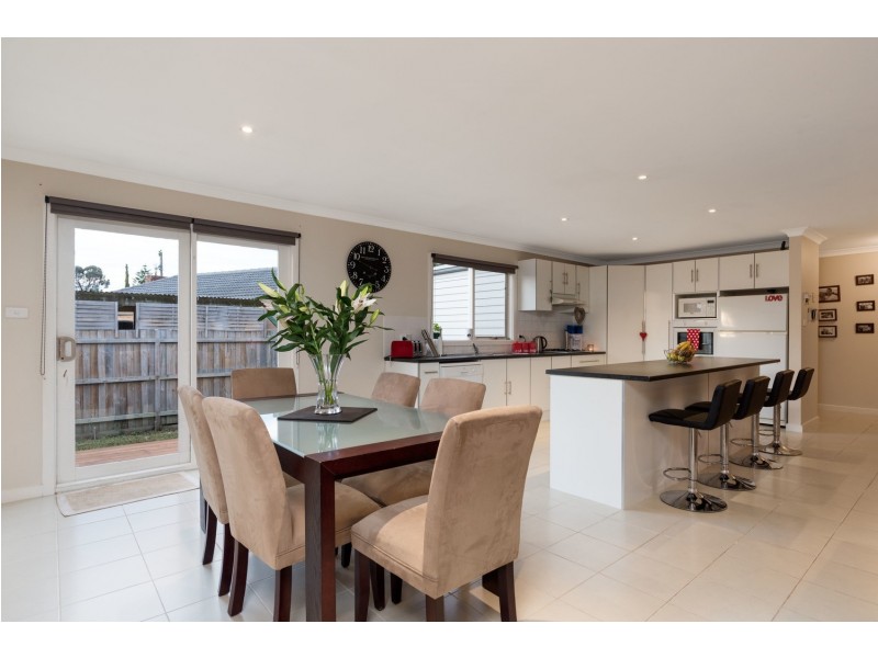 15a Diane Crescent, Mooroolbark VIC 3138