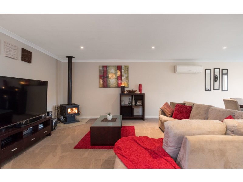 15a Diane Crescent, Mooroolbark VIC 3138