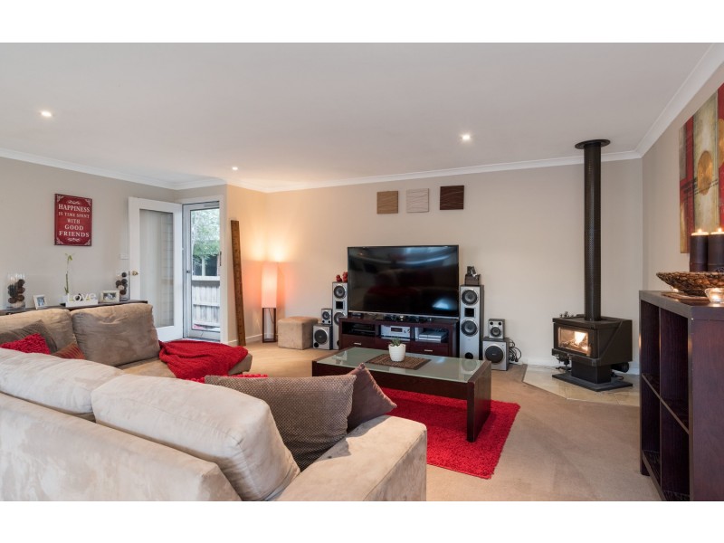 15a Diane Crescent, Mooroolbark VIC 3138