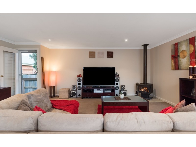 15a Diane Crescent, Mooroolbark VIC 3138