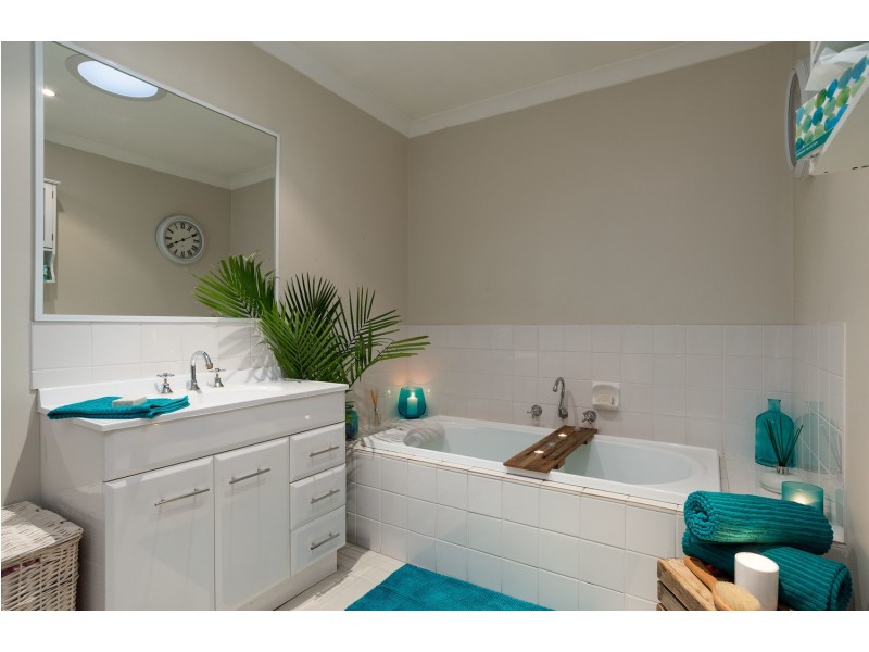 15a Diane Crescent, Mooroolbark VIC 3138