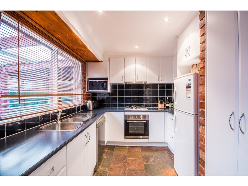 17 Barina Avenue, Mooroolbark VIC 3138