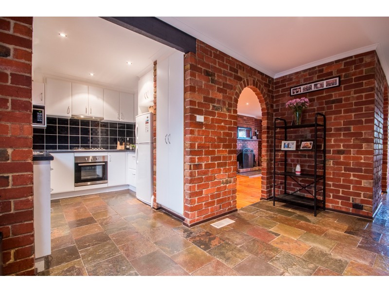 17 Barina Avenue, Mooroolbark VIC 3138