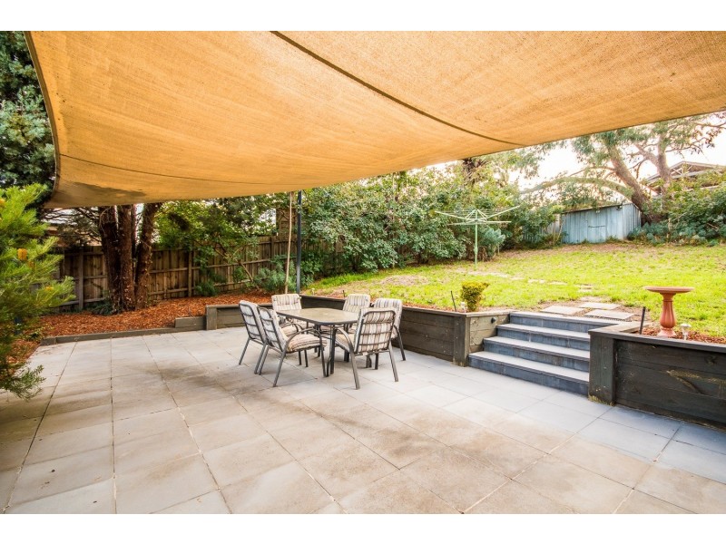 17 Barina Avenue, Mooroolbark VIC 3138