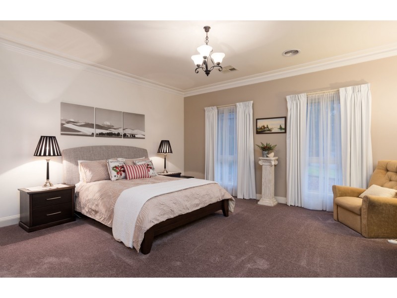 67 Larbert Road, Mooroolbark VIC 3138