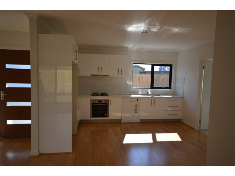 2/9 Blackburn Road, Mooroolbark VIC 3138