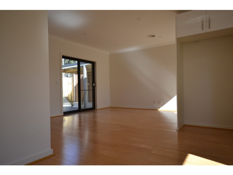 2/9 Blackburn Road, Mooroolbark VIC 3138