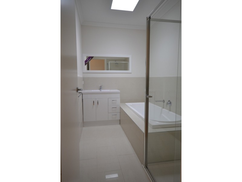 2/9 Blackburn Road, Mooroolbark VIC 3138