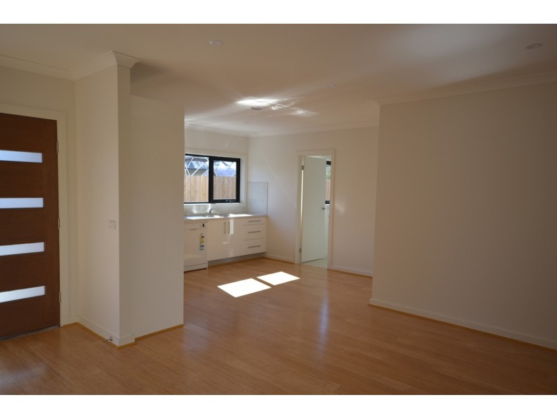 2/9 Blackburn Road, Mooroolbark VIC 3138