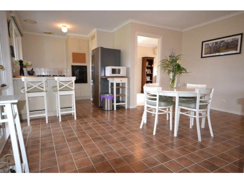 8 Milgate Court, Mooroolbark VIC 3138