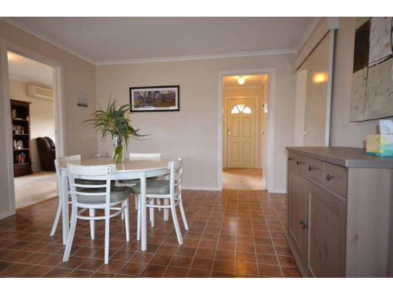 8 Milgate Court, Mooroolbark VIC 3138