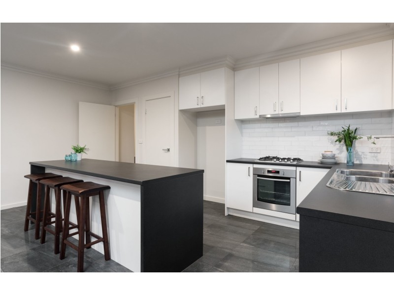 51a Longfellow Avenue, Mooroolbark VIC 3138