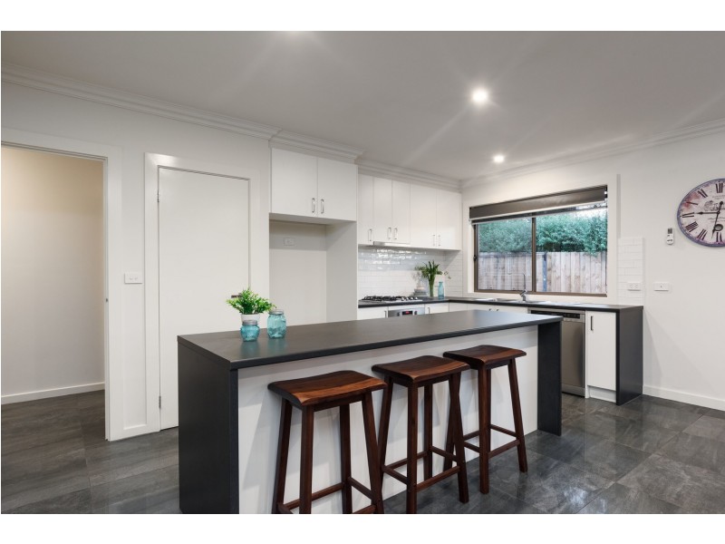 51a Longfellow Avenue, Mooroolbark VIC 3138