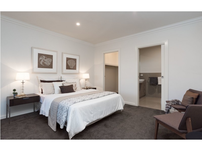 51a Longfellow Avenue, Mooroolbark VIC 3138