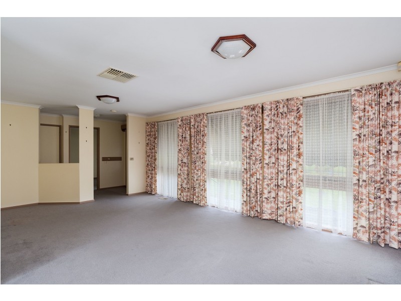 87 Blackburn Road, Mooroolbark VIC 3138