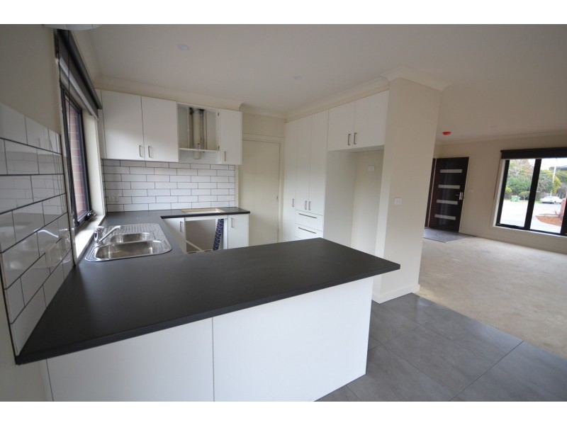 2/4 Shield Court, Kilsyth VIC 3137