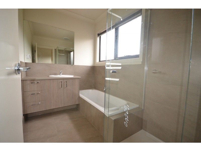 2/4 Shield Court, Kilsyth VIC 3137