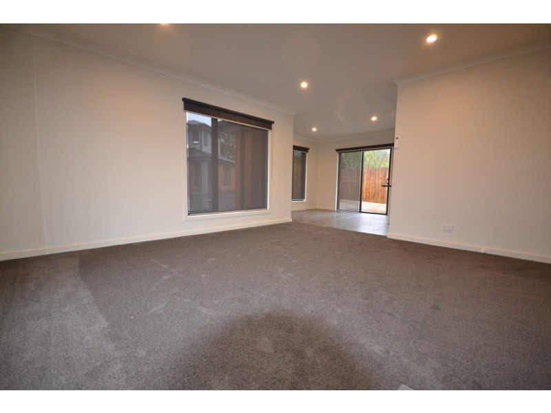 2/4 Shield Court, Kilsyth VIC 3137