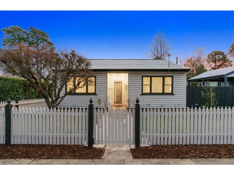 15 Farnley Street, Croydon VIC 3136