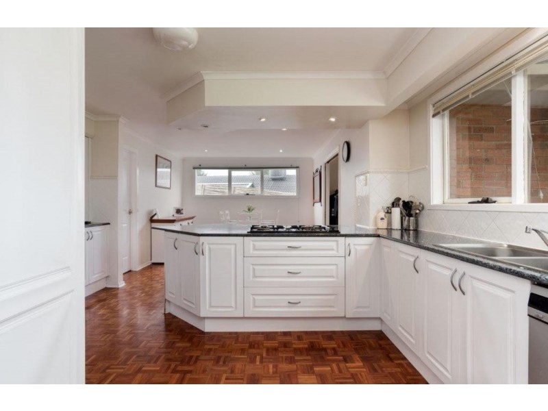 4 Oakbank Court, Mooroolbark VIC 3138