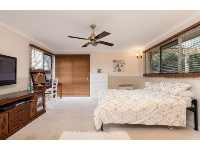 4 Oakbank Court, Mooroolbark VIC 3138