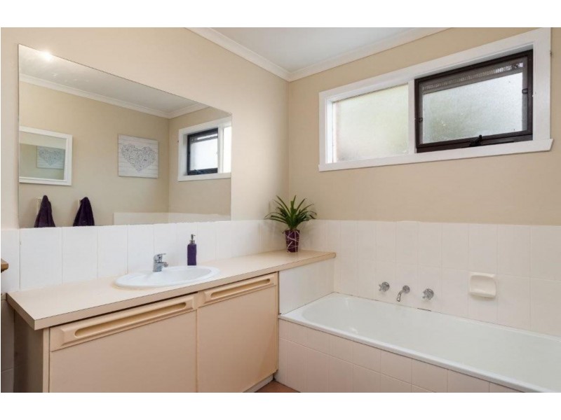 4 Oakbank Court, Mooroolbark VIC 3138