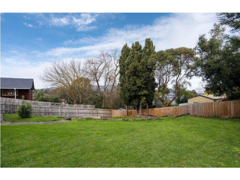 4 Oakbank Court, Mooroolbark VIC 3138