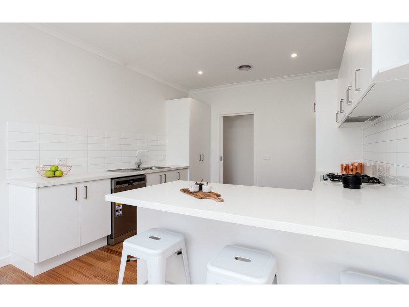 31 Balcombe Avenue, Mooroolbark VIC 3138