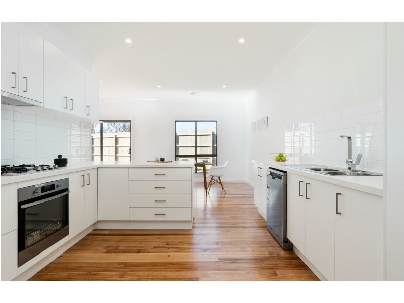 31 Balcombe Avenue, Mooroolbark VIC 3138