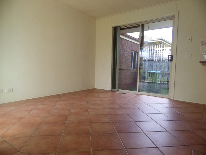 2/10 Dennis Street, Croydon VIC 3136