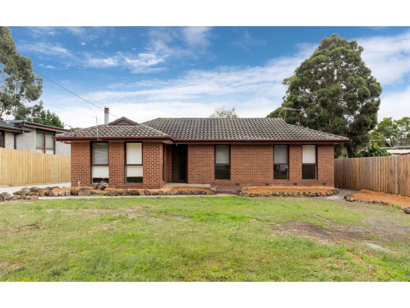 60 Lancaster Drive, Mooroolbark VIC 3138
