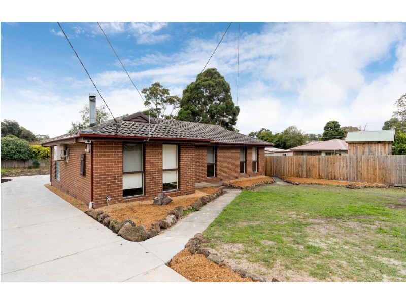 60 Lancaster Drive, Mooroolbark VIC 3138