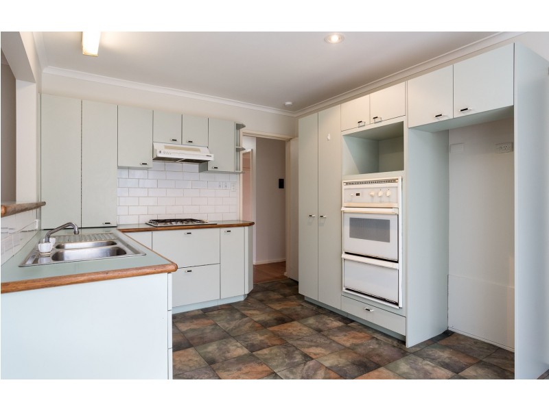 60 Lancaster Drive, Mooroolbark VIC 3138