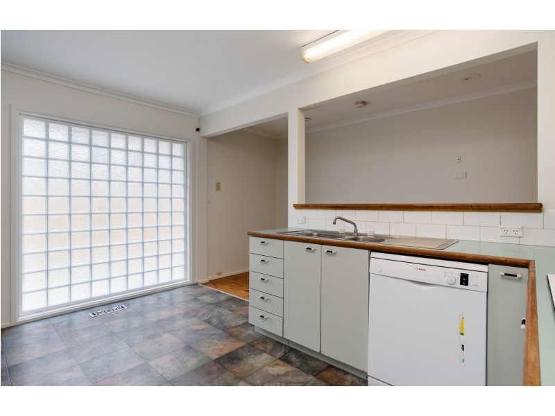 60 Lancaster Drive, Mooroolbark VIC 3138