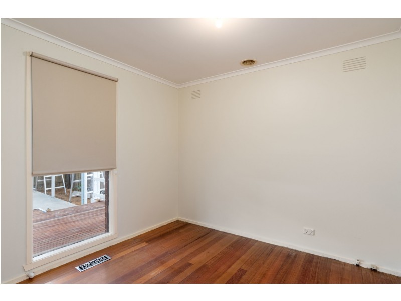 60 Lancaster Drive, Mooroolbark VIC 3138