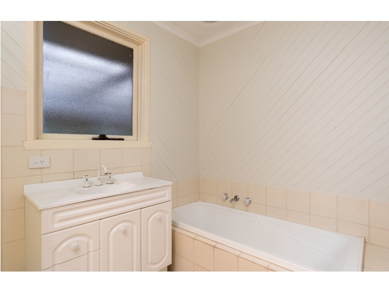 60 Lancaster Drive, Mooroolbark VIC 3138