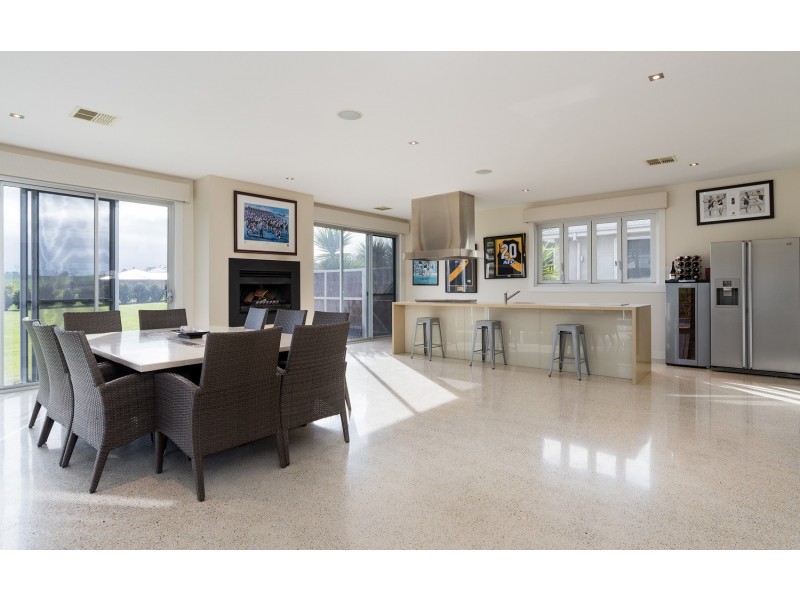 70 Sunset Drive, Chirnside Park VIC 3116