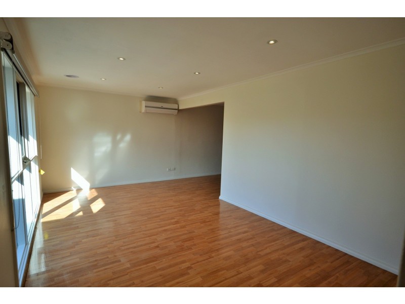 7 Holmes Road, Mooroolbark VIC 3138